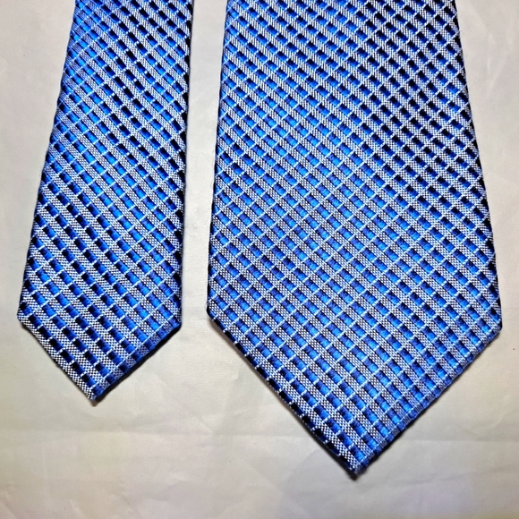 Madison 💯 Silk Men's Necktie 57-60" x 3" Blue/Silver Woven Micro-Geometric Nice - Picture 6 of 10
